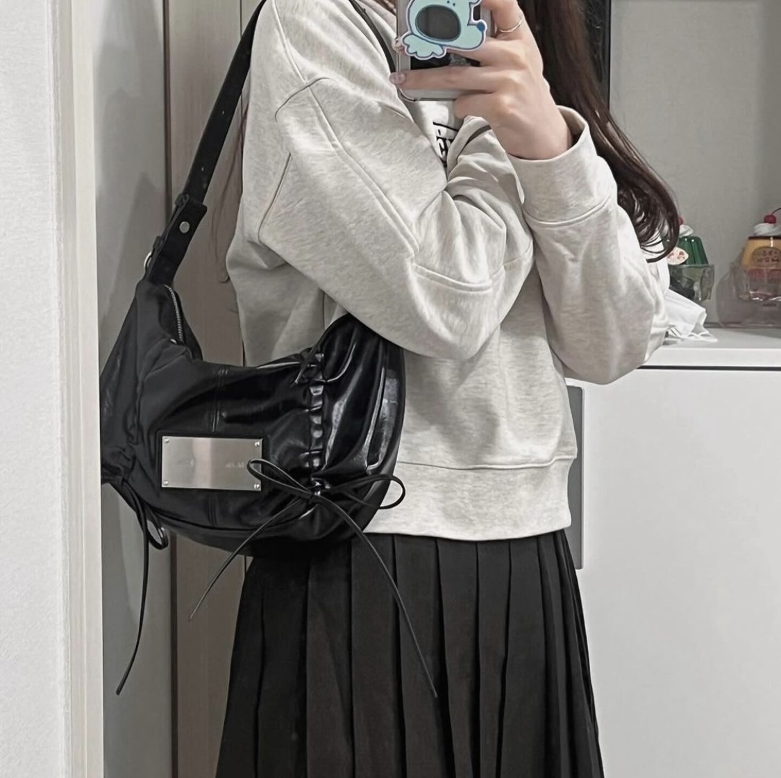 (3 COLORS)MATIN KIM-HALF SHIRRING RIBBON ROUND BAG(PRE-ORDER) - Image 4